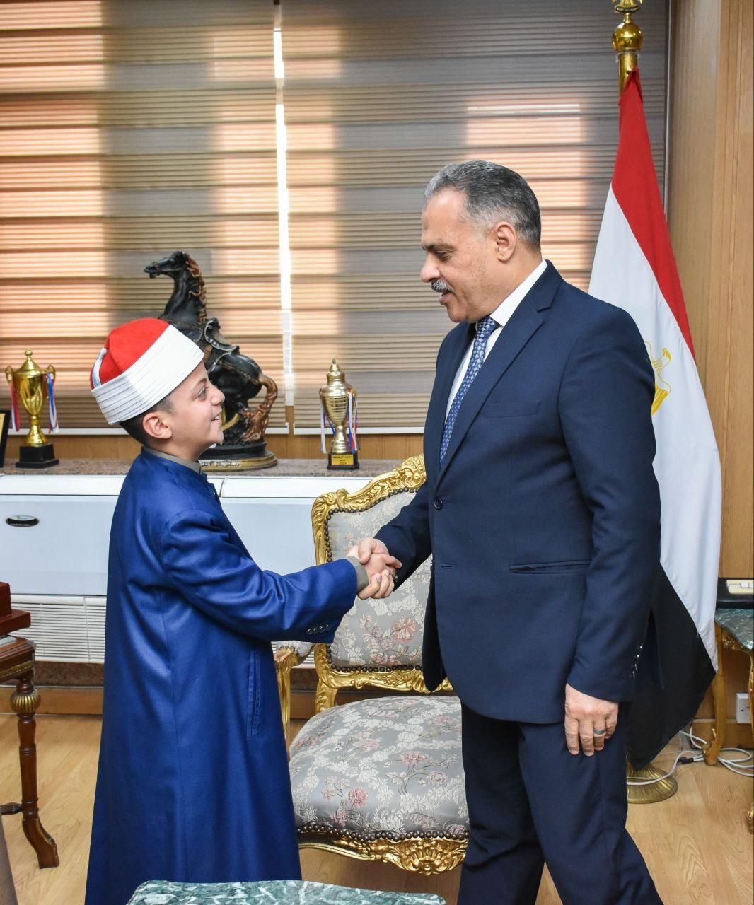 محافظ الشرقية يٌكرم حفظة كتاب الله المشاركين في "دولة التلاوة" - الخليج الان