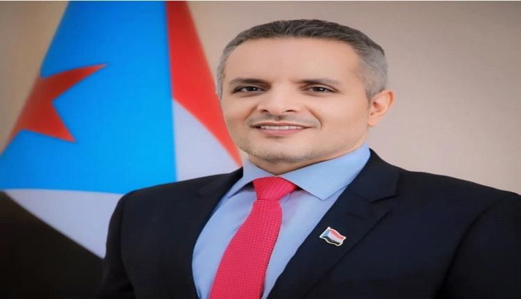 الوزير مختار اليافعي ينعي الطفل محمد ناصر في حادثة "الخساف" أثناء مرور موكبه