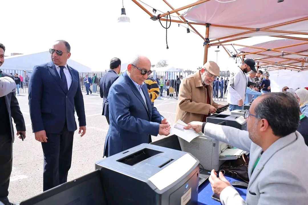 نقيب المهندسين يدلي بصوته في انتخابات النقابة.. ويدعو المهندسين للمشاركة - الخليج الان