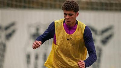 حمزة عبد الكريم يصل برشلونة بعد حصوله على تصريح العمل ويقترب من الظهور الأول - الخليج الان