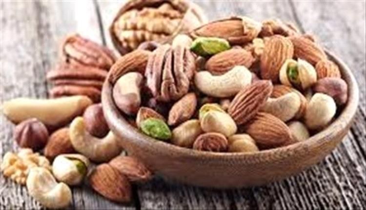 أبرزها البندق.. مكسرات تحسن مستويات الكوليسترول بالجسم