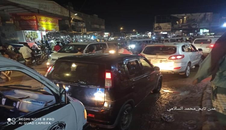 إغلاق الشارعين الرئيسي والخلفي بالحوطة لحج