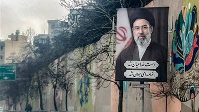 مجتبى خامنئي.. مرشد «جريح» يقود إيران من خلف ستار الأجهزة الطبية - الخليج الان