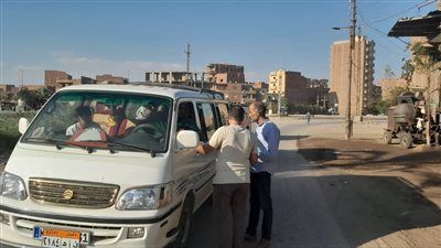 محافظ السويس يعتمد تعريفة الركوب الجديدة لسيارات الميكروباص والتاكسي - الخليج الان