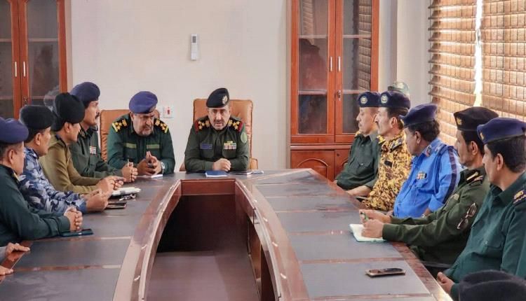 مدير عام شرطة شبوة: يترأس اجتماعاً أمنياً لمناقشة الخطط والتحديات الأمنية