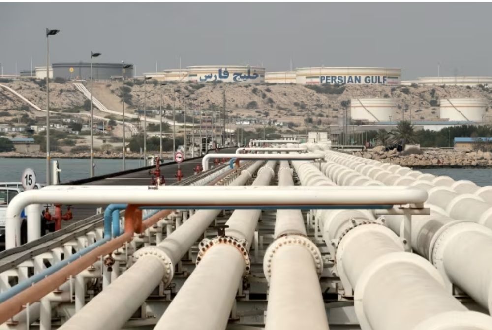 «جوهرة التاج النفطي».. ماذا نعرف عن جزيرة خرج الإيرانية التي هدد ترامب بقصفها؟ - الخليج الان