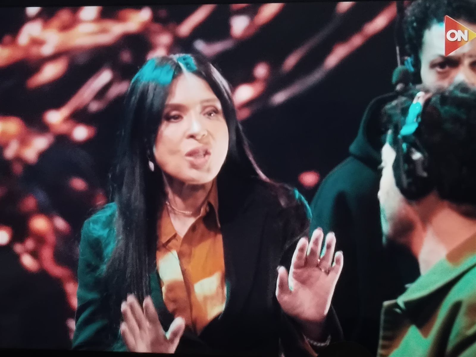 اللي يقربلي هديله بالقفا.. دينا ضحية الكاميرا الخفية مع تميم يونس - الخليج الان