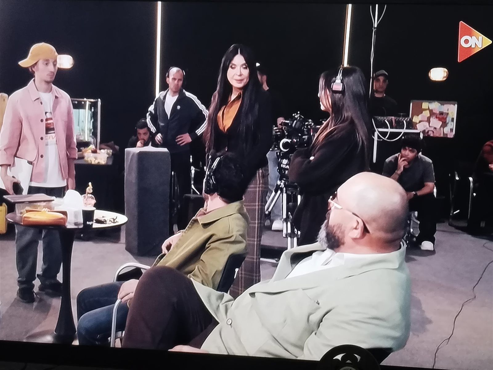 اللي يقربلي هديله بالقفا.. دينا ضحية الكاميرا الخفية مع تميم يونس - الخليج الان