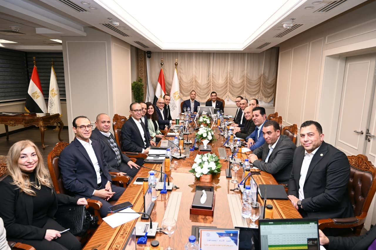 وزارة الشباب والرياضة وشركة استادات تبحثان تطوير الاستثمار الرياضي - الخليج الان