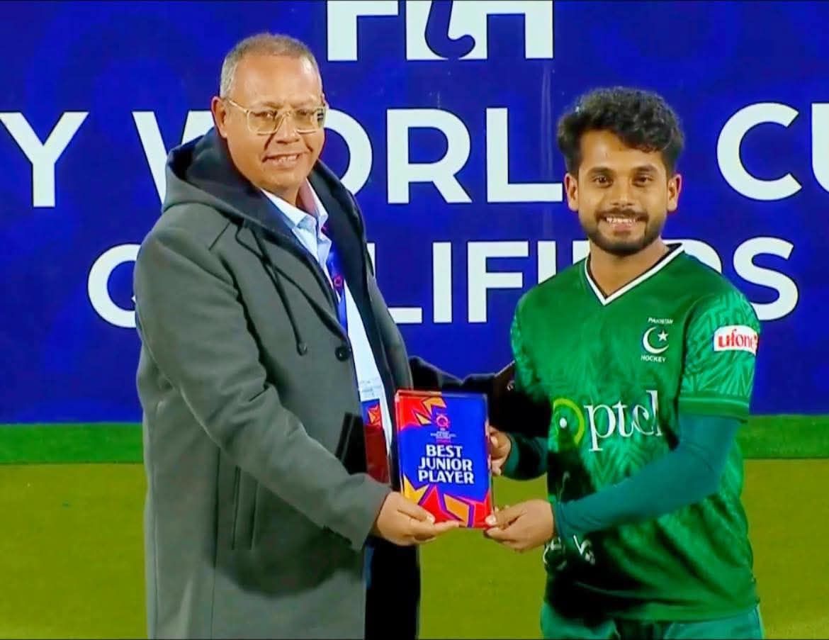 أعضاء مجلس إدارة اتحاد الهوكي يكرمون نجوم التصفيات العالمية - الخليج الان