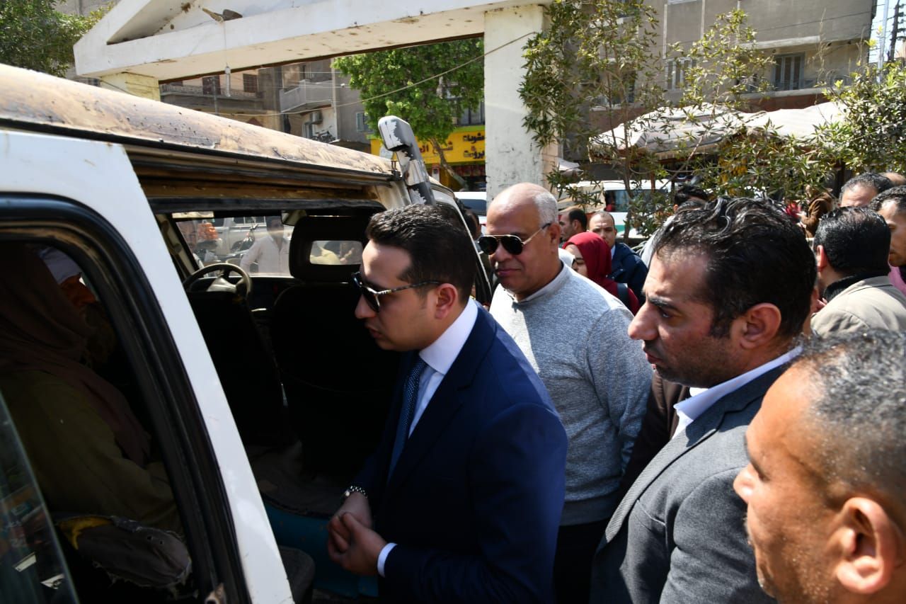 نائب المحافظ يتابع انتظام حركة السير بموقف إطسا بالسلخانة - الخليج الان