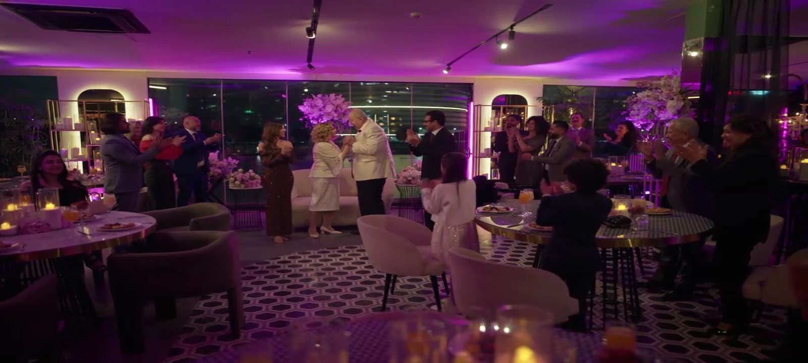 مسلسل بابا وماما جيران الحلقة 12.. شجار جديد بين نورا وهشام بسبب تفكير الاخير بالسفر - الخليج الان