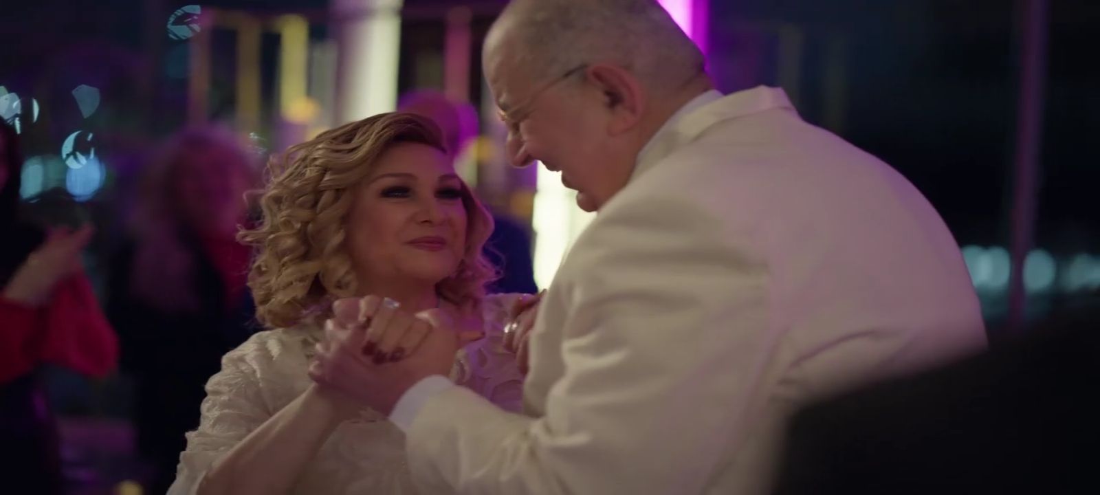 مسلسل بابا وماما جيران الحلقة 12.. شجار جديد بين نورا وهشام بسبب تفكير الاخير بالسفر - الخليج الان