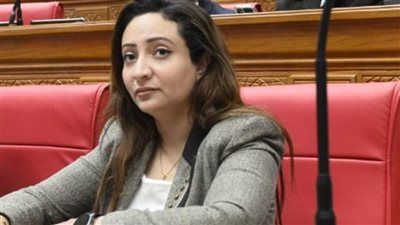 النائبة كريستينا عادل لـ “تليجراف الخليج”: حق الرؤية أهم الملفات في قانون الأحوال الشخصية.. ونؤيد حرمان الممتنع عن النفقة من بعض الخدمات - الخليج الان