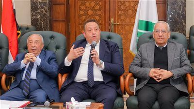 في تقليد نقابي غير مسبوق.. النبراوي يٌسلِّم عبدالغني مهام نقابة المهندسين - الخليج الان