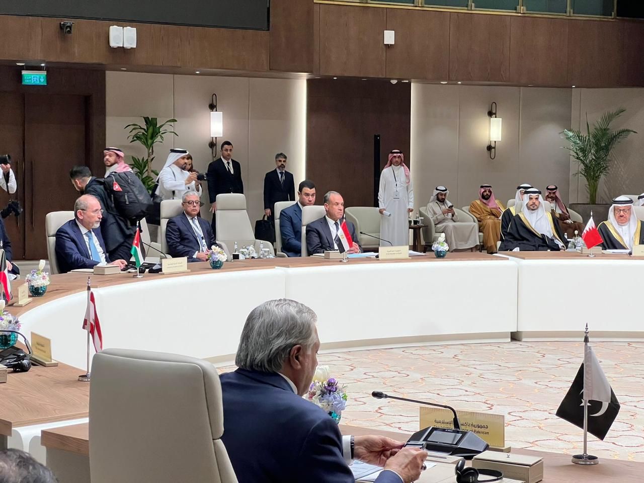 وزير الخارجية: ندين الاعتداءات الإيرانية الآثمة ونؤكد تضامنا الكامل مع دول الخليج الشقيقة - الخليج الان