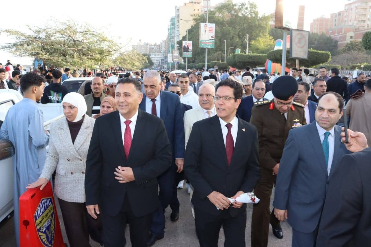 محافظ القليوبية عيد الفطر 2026 يوزع هدايا بكورنيش بنها - الخليج الان