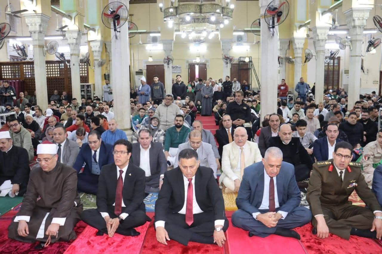 محافظ القليوبية عيد الفطر 2026 يوزع هدايا بكورنيش بنها - الخليج الان