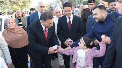 محافظ القليوبية عيد الفطر 2026 يوزع هدايا بكورنيش بنها - الخليج الان