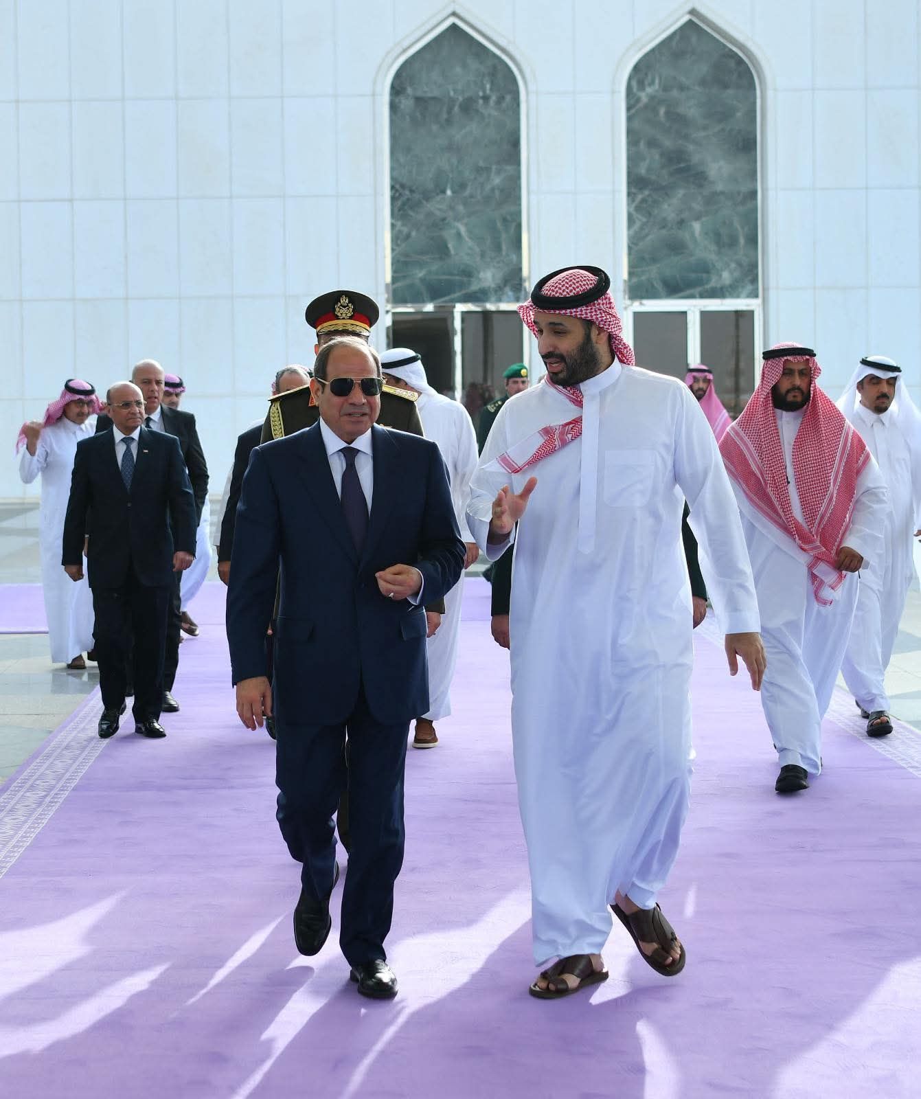 جولة خليجية حاسمة| السيسي في البحرين والسعودية لتثبيت الأمن العربي ورسائل دعم قوية للخليج - الخليج الان