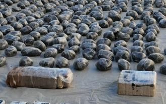 الداخلية تضبط 3 أطنان مخدرات بقيمة 230 مليون جنيه بالسويس - الخليج الان