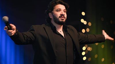 ليلة طربية مميزة.. مصطفى حجاج يتألق في حفل غنائي على مسرح البالون - الخليج الان