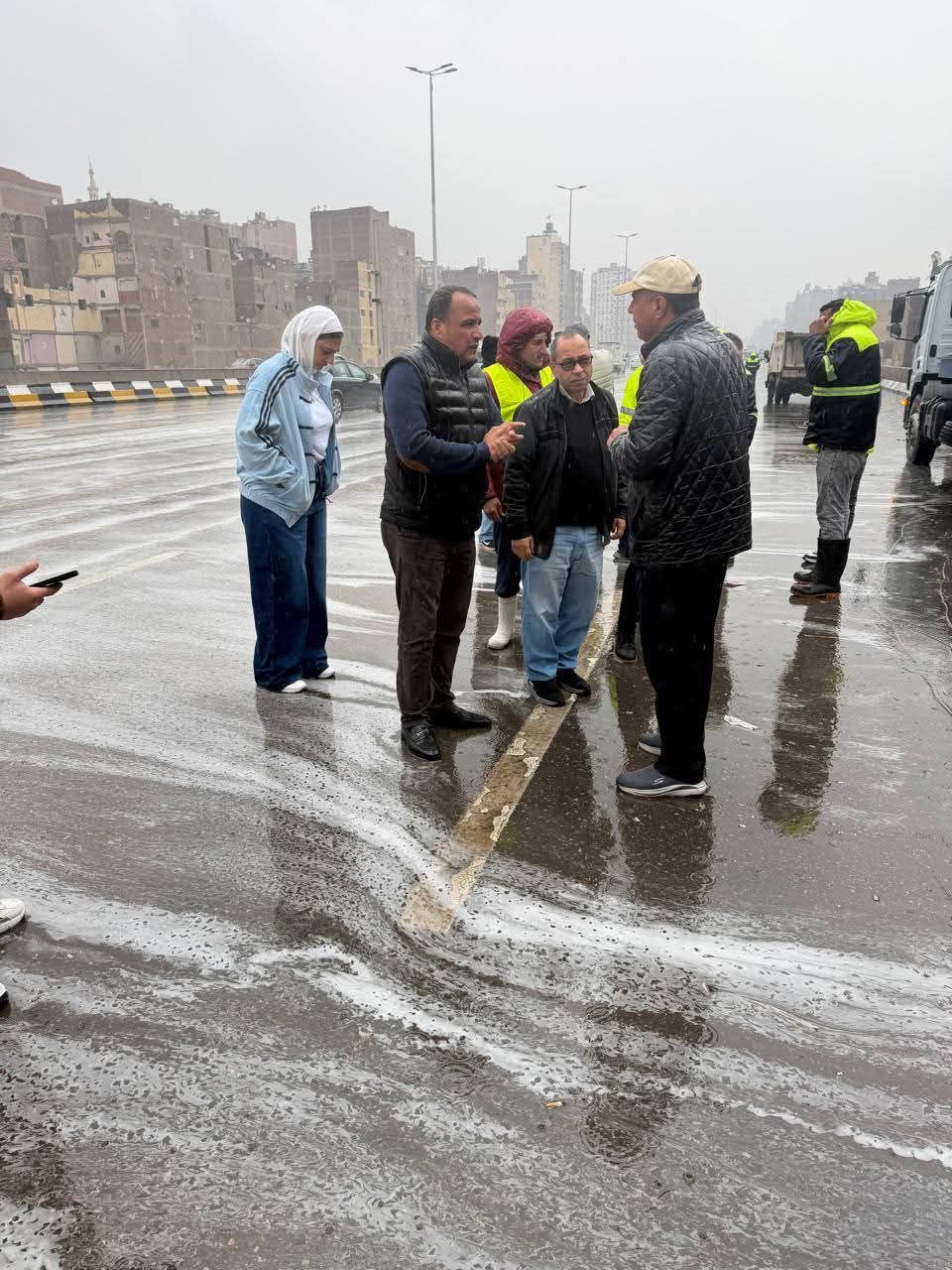 محافظ القليوبية يتابع شفط مياه الأمطار ويؤكد سرعة الاستجابة - الخليج الان