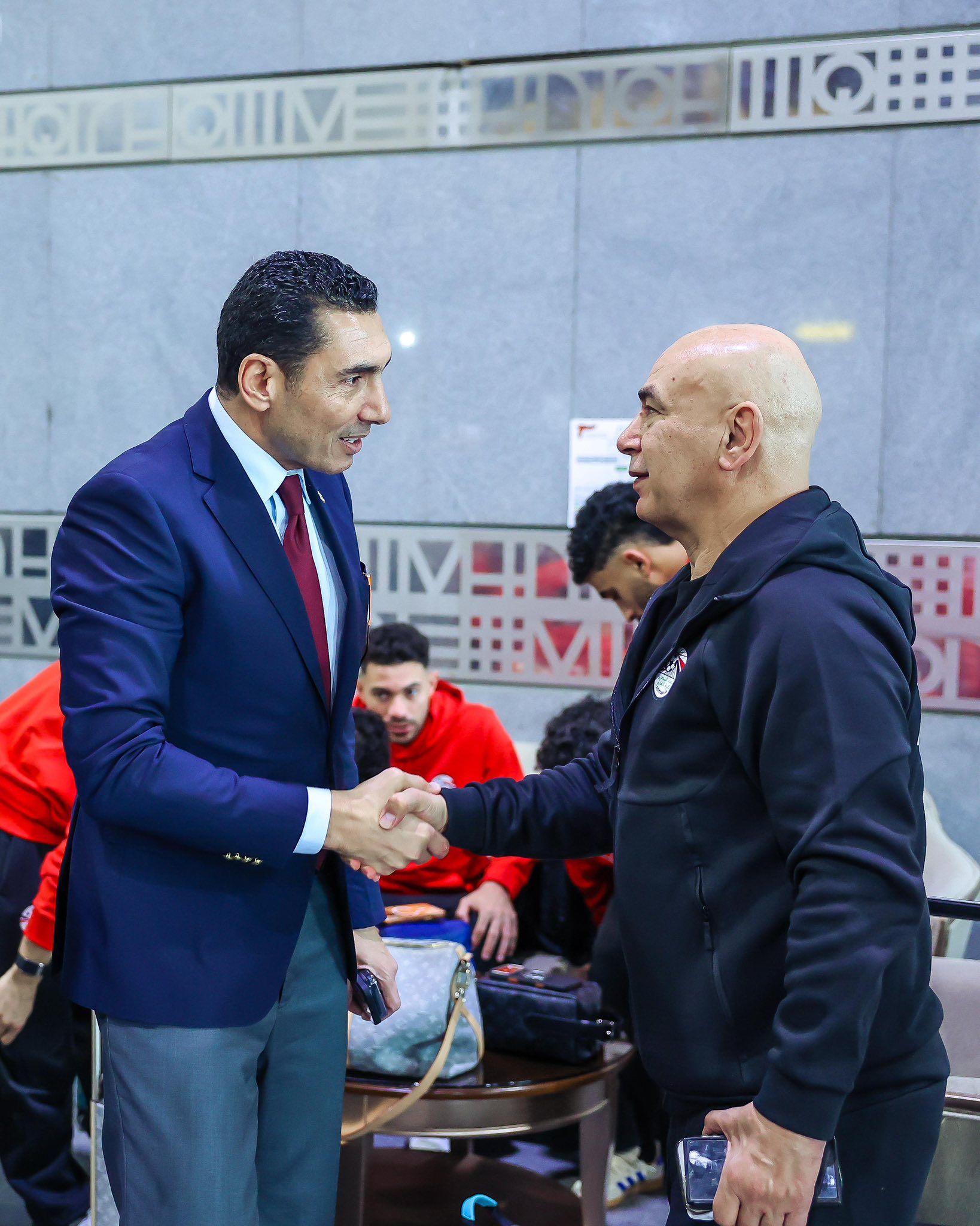 جوهر نبيل وزير الشباب والرياضة يغادر مع منتخب مصر إلي جدة لمواجهة السعودية ودياً - الخليج الان