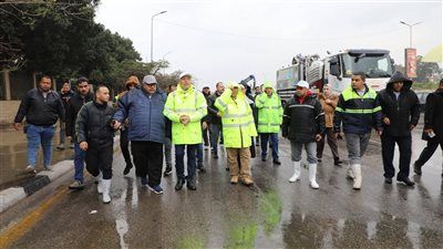 محافظ القاهرة يشرف على رفع تراكمات مياه الأمطار بالشوارع - الخليج الان