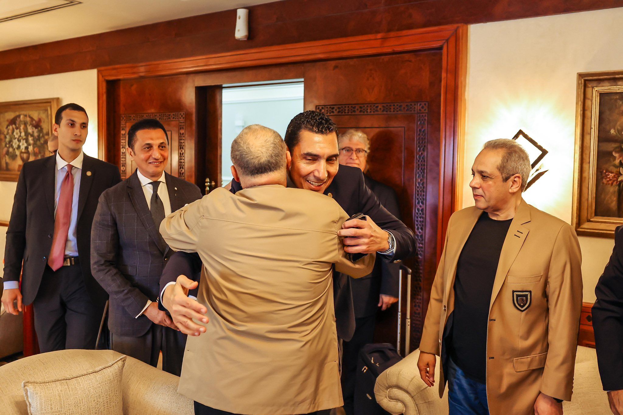 جوهر نبيل وزير الشباب والرياضة يغادر مع منتخب مصر إلي جدة لمواجهة السعودية ودياً - الخليج الان