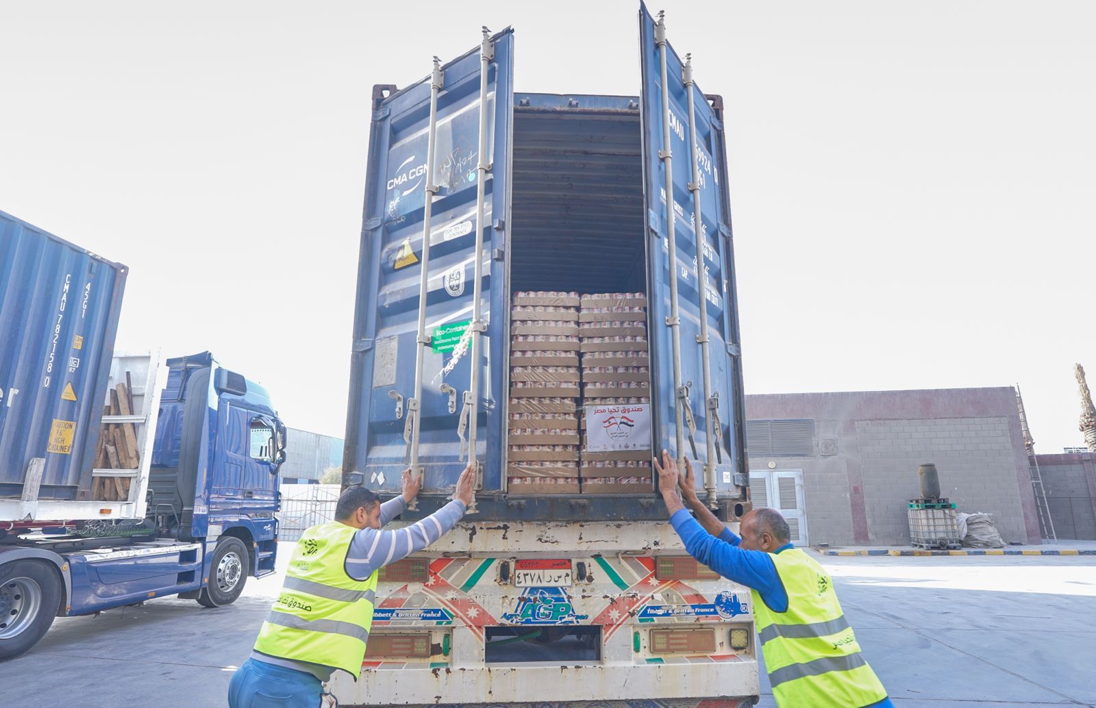 «بتوجيهات الرئيس السيسي».. مصر تُرسل نحو 1000 طن من المساعدات العاجلة إلى لبنان - الخليج الان