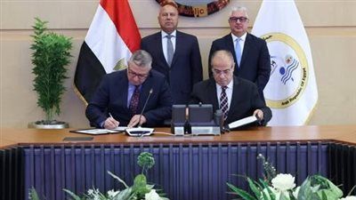 وزير النقل يشهد توقيعين بين شركة موانئ مصر البحرية والهيئة العامة للمنطقة الاقتصادية لقناة السويس - الخليج الان