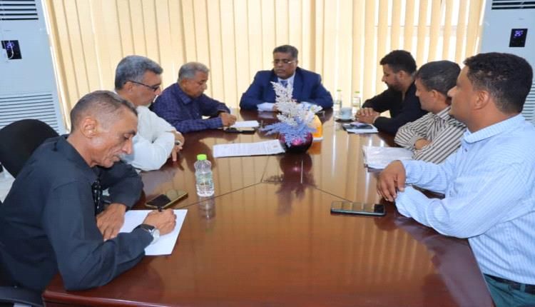 استعدادات لتدشين حملة رفع مخلفات الأمطار في مديريات عدن