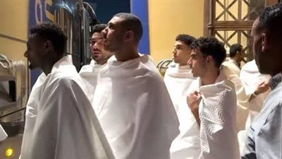 بعثة منتخب مصر تتوجه إلى مكة لأداء مناسك العمرة بعد الفوز على السعودية - الخليج الان