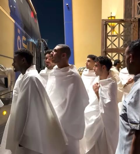 بعثة منتخب مصر تتوجه إلى مكة لأداء مناسك العمرة بعد الفوز على السعودية - الخليج الان