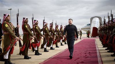 «استمرار جولات أوكرانيا».. زيلينسكي يصل إلي الأردن لعقد اجتماعات هامة وتنسيق الجهود الأمنية بالمنطقة - الخليج الان