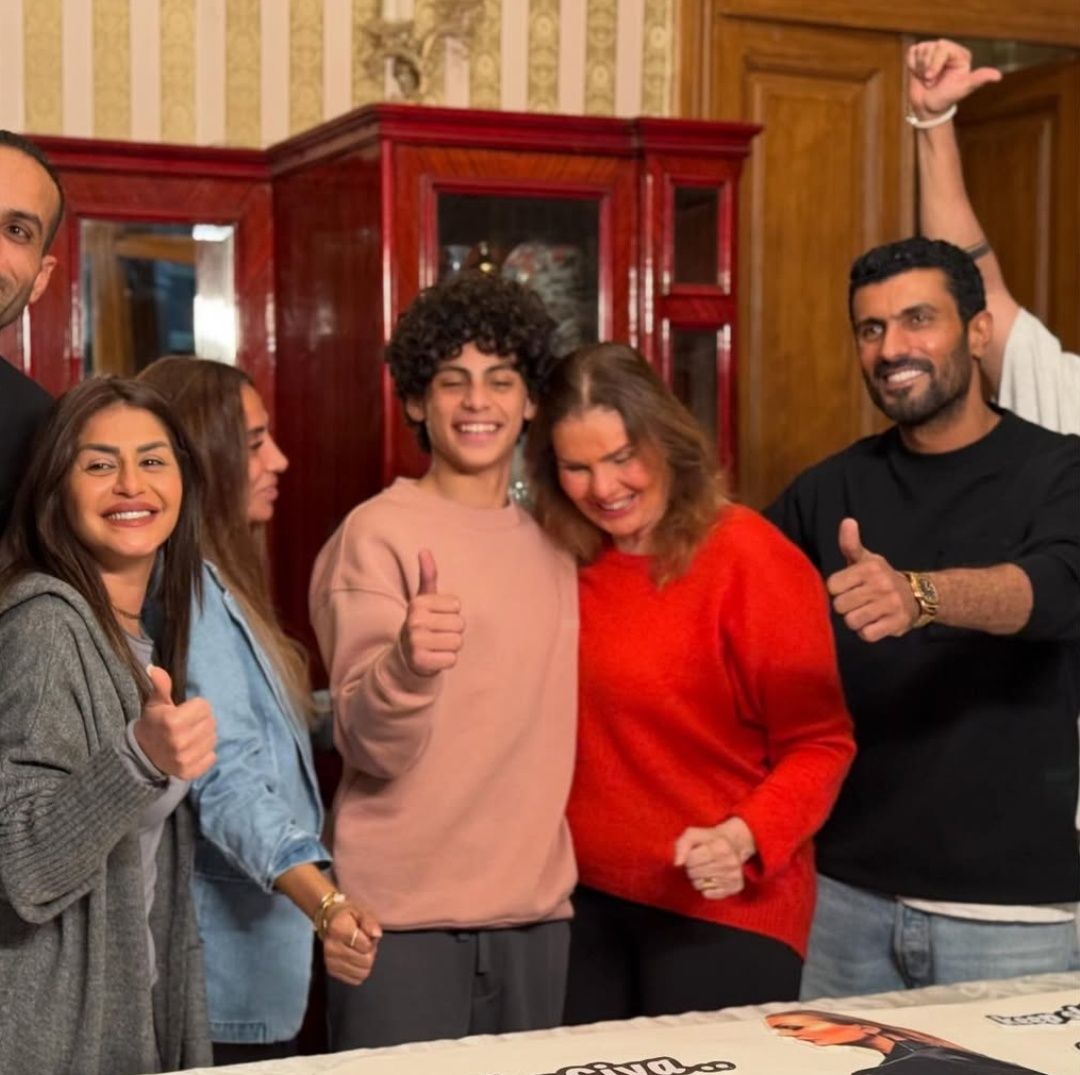 بحضور محمد سامي ومنة فضالي.. صناع مسلسل قلب شمس يحتفلون بعيد ميلاد يسرا - الخليج الان