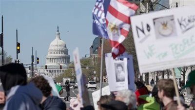 انتفاضة ضد ترامب ومطالبات بوقف حرب إيران.. ماذا يحدث في شوارع أمريكا؟ - الخليج الان