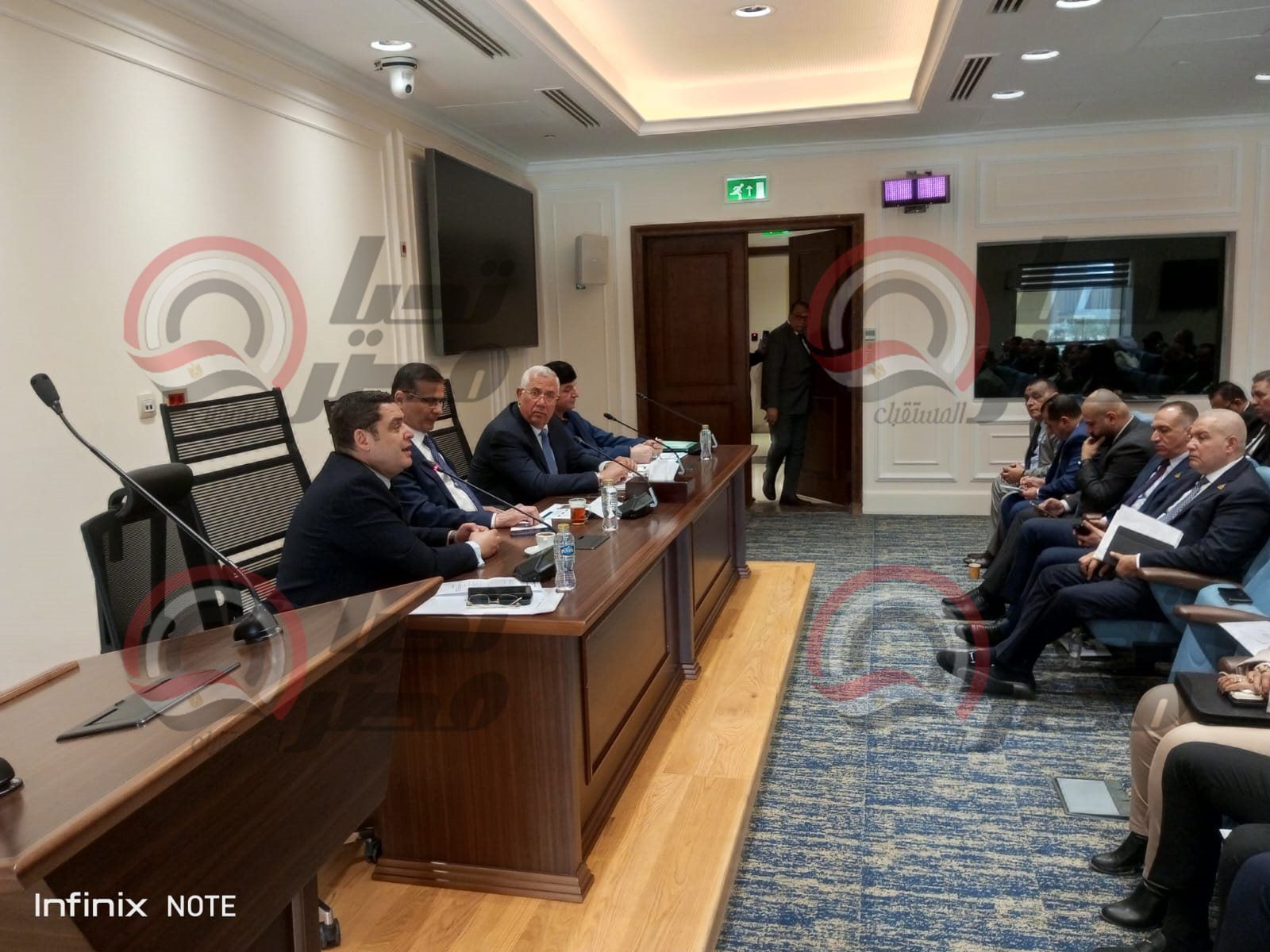 من عزاء والدته أمس إلى اجتماع لجنة الزراعة اليوم.. وزير الزراعة يواصل مهامه أمام البرلمان - الخليج الان