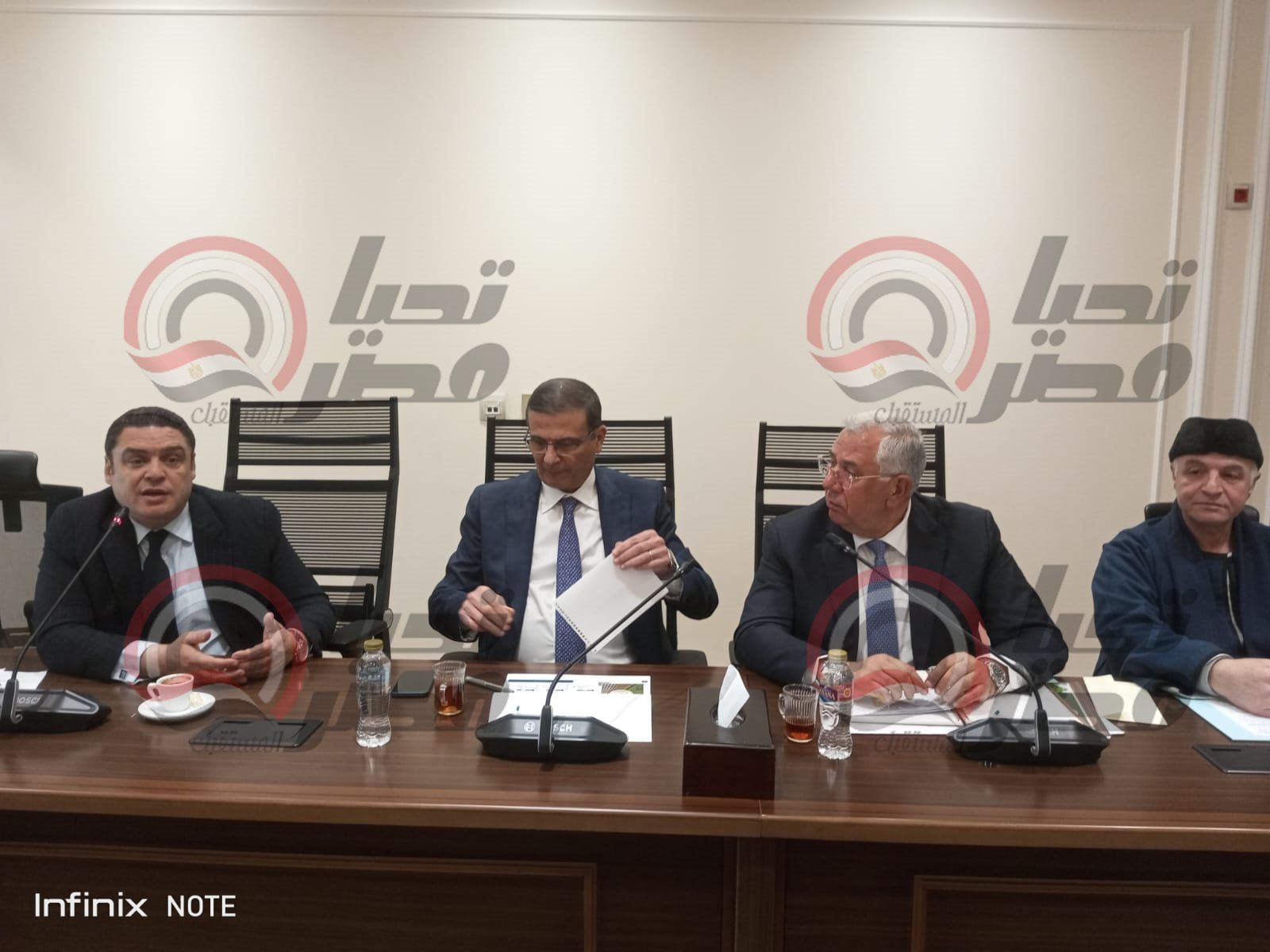 من عزاء والدته أمس إلى اجتماع لجنة الزراعة اليوم.. وزير الزراعة يواصل مهامه أمام البرلمان - الخليج الان