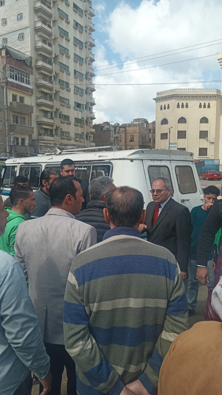 محافظ الدقهلية يقود جولة مفاجئة بميدان الشيخ حسنين ويوجه بإحلال سيارات النقل المتهالكة وتطوير منظومة النقل بالمنصورة - الخليج الان