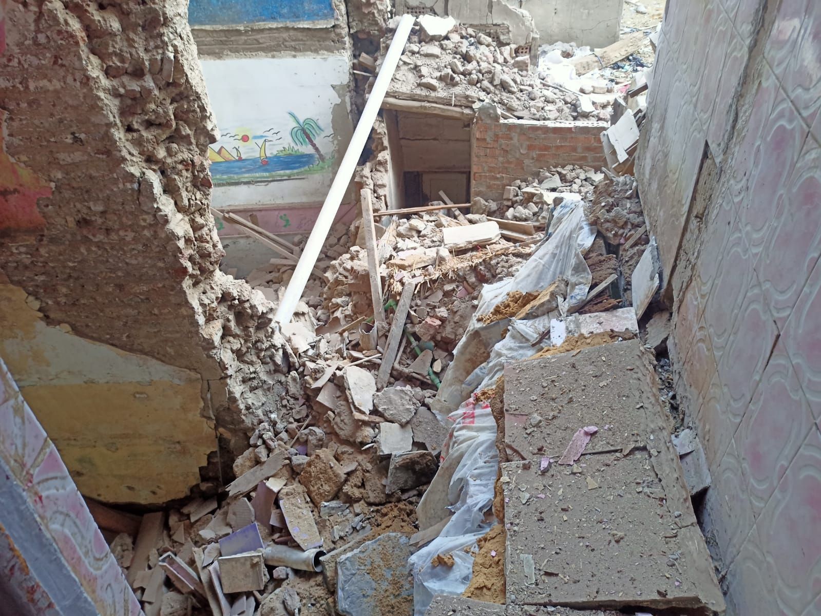 انهيار جزئى فى منزل مأهول بالسكان بالغربية - الخليج الان