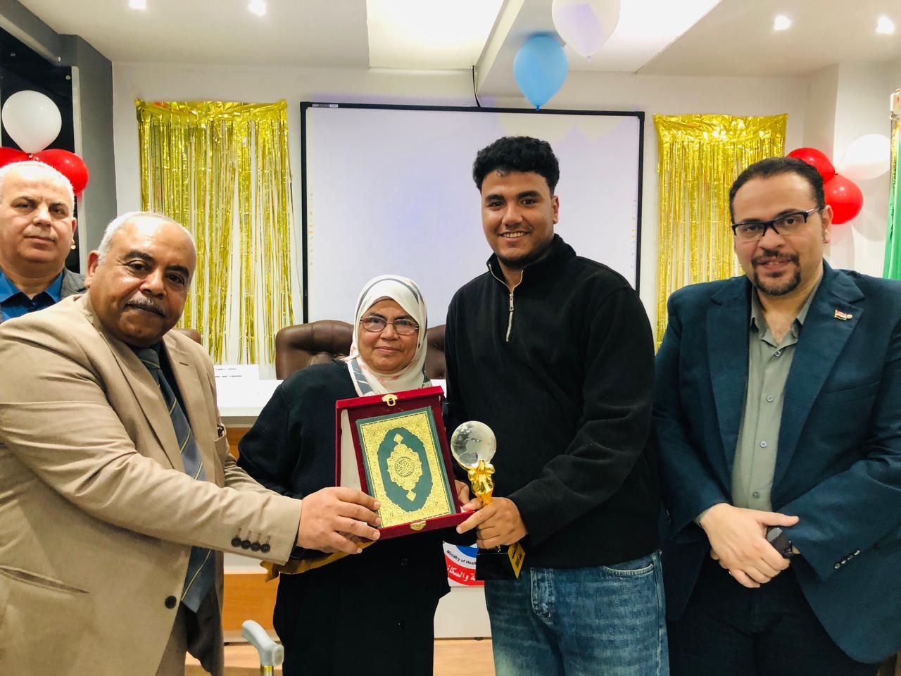 احتفالاً بعيد الأم.. وكيل الصحة بالشرقية يكرم الأمهات المثاليات بالقطاع الصحي - الخليج الان