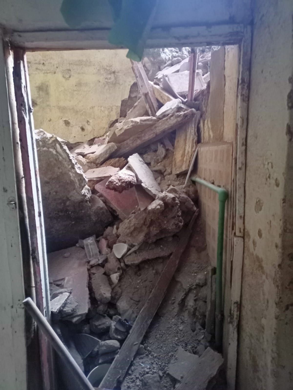 انهيار جزئى فى منزل مأهول بالسكان بالغربية - الخليج الان