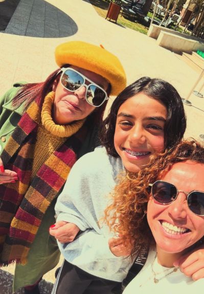 أجدع وألذ أم في مصر.. علا رشدي تحتفل بعيد ميلاد والدتها بهذه الطريقة| صور - الخليج الان