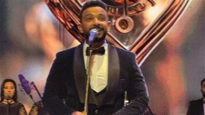 في احتفالية عبد الحليم حافظ.. خالد منتصر ينتقد مطرب بالأوبرا غير كلمات أغنية لست قلبي - الخليج الان