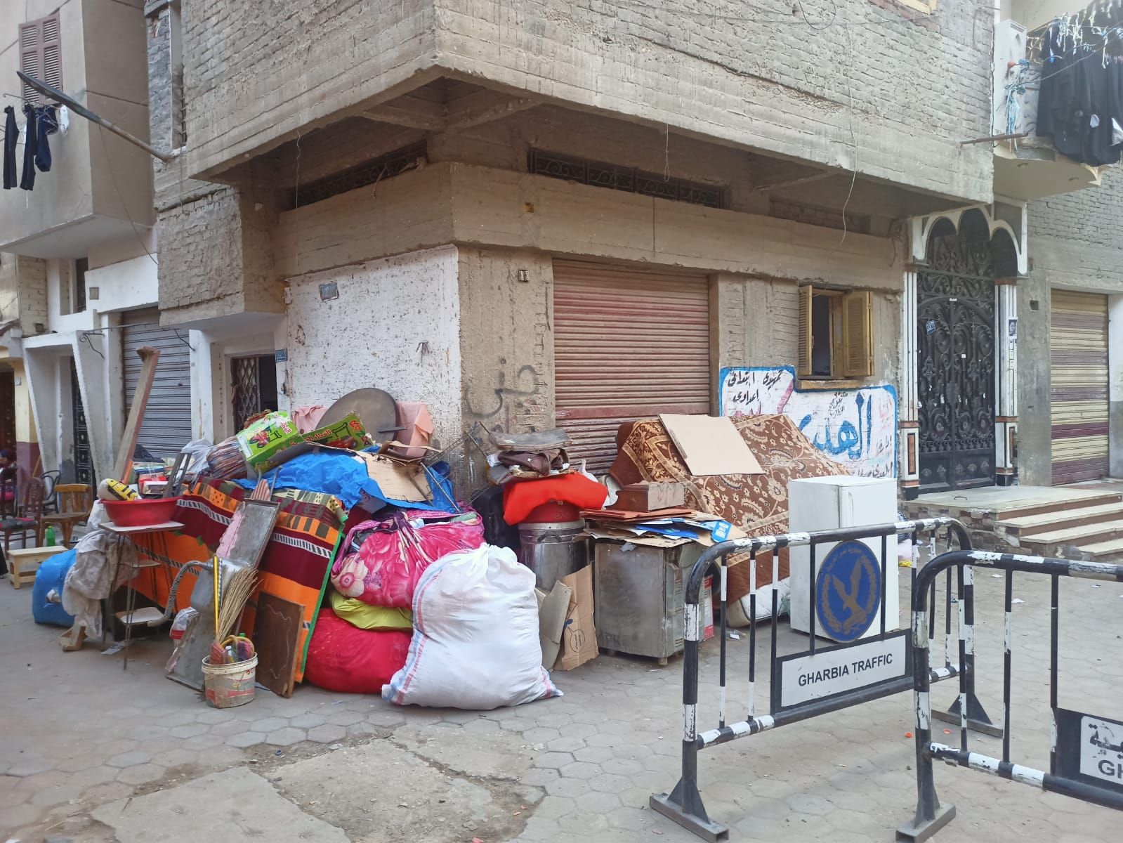 انهيار جزئى فى منزل مأهول بالسكان بالغربية - الخليج الان