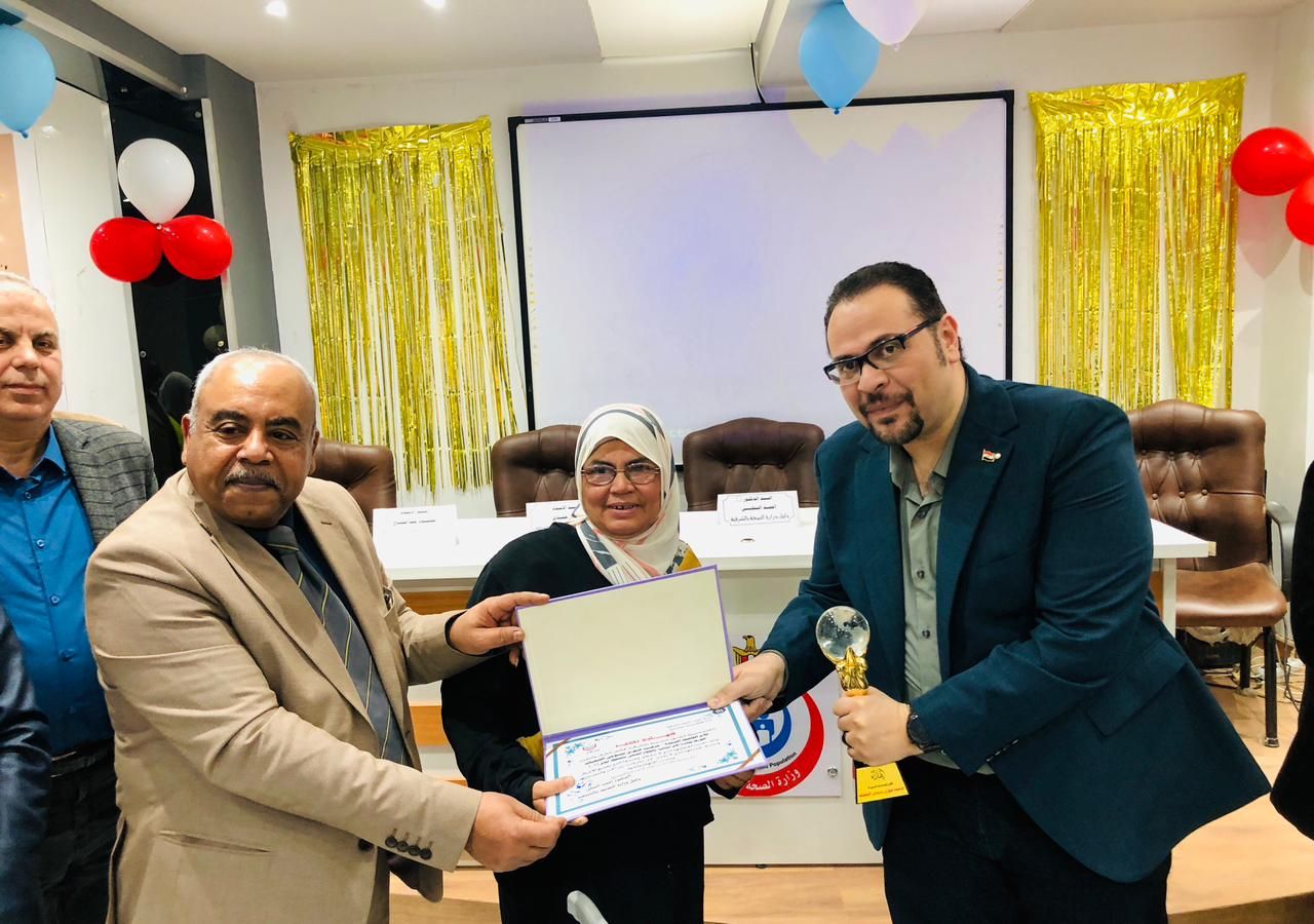 احتفالاً بعيد الأم.. وكيل الصحة بالشرقية يكرم الأمهات المثاليات بالقطاع الصحي - الخليج الان