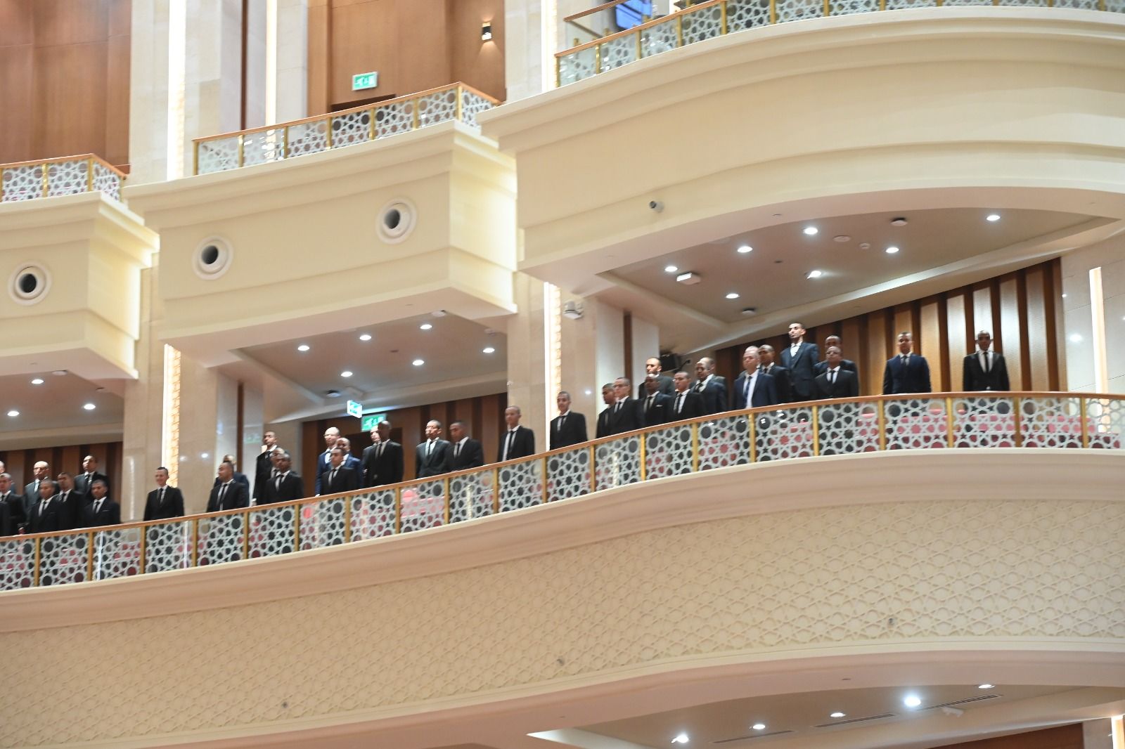 البرلمان يستقبل عددا من دارسي دورة أئمة الأوقاف بالأكاديمية العسكرية«صور» - الخليج الان