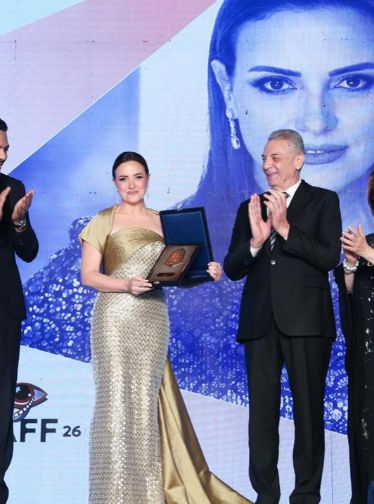 سعيدة وممتنة.. أول تعليق لـ ريهام عبد الغفور بعد تكريمها في مهرجان الأقصر للسينما الافريقية |صور - الخليج الان